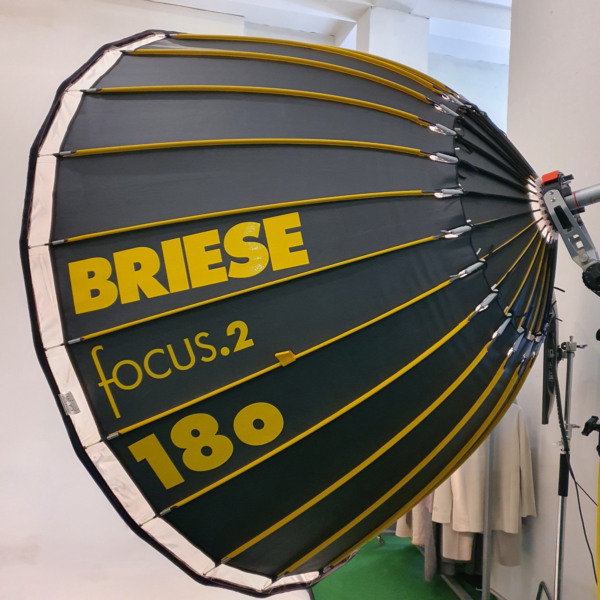 BRIESE Focus 180 조명